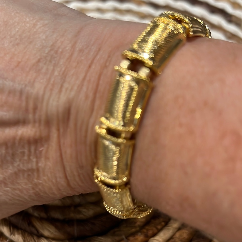 3/$18 NWOT Gold tone Stretch Bracelet Lot 607